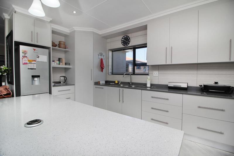 2 Bedroom Property for Sale in Reebok Western Cape